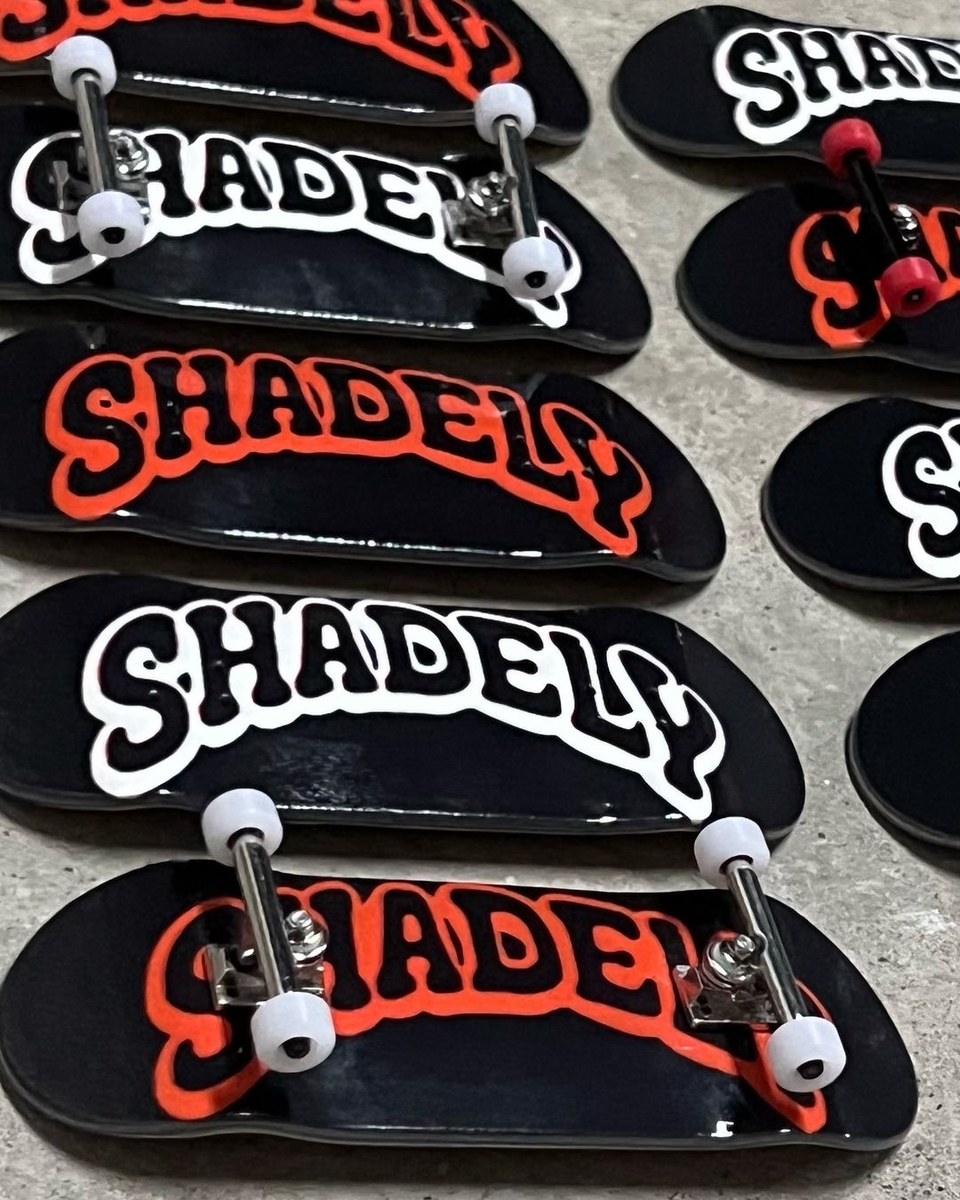 Shadely Inverse Team Complete Fingerboard + Collector Frame